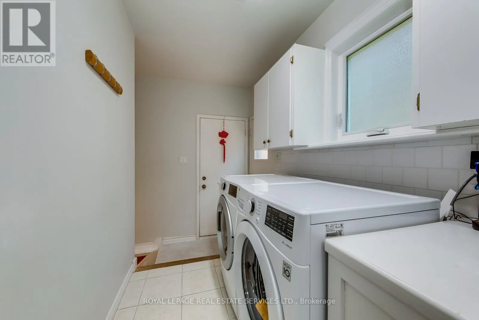 1366 FIELDCREST LANE