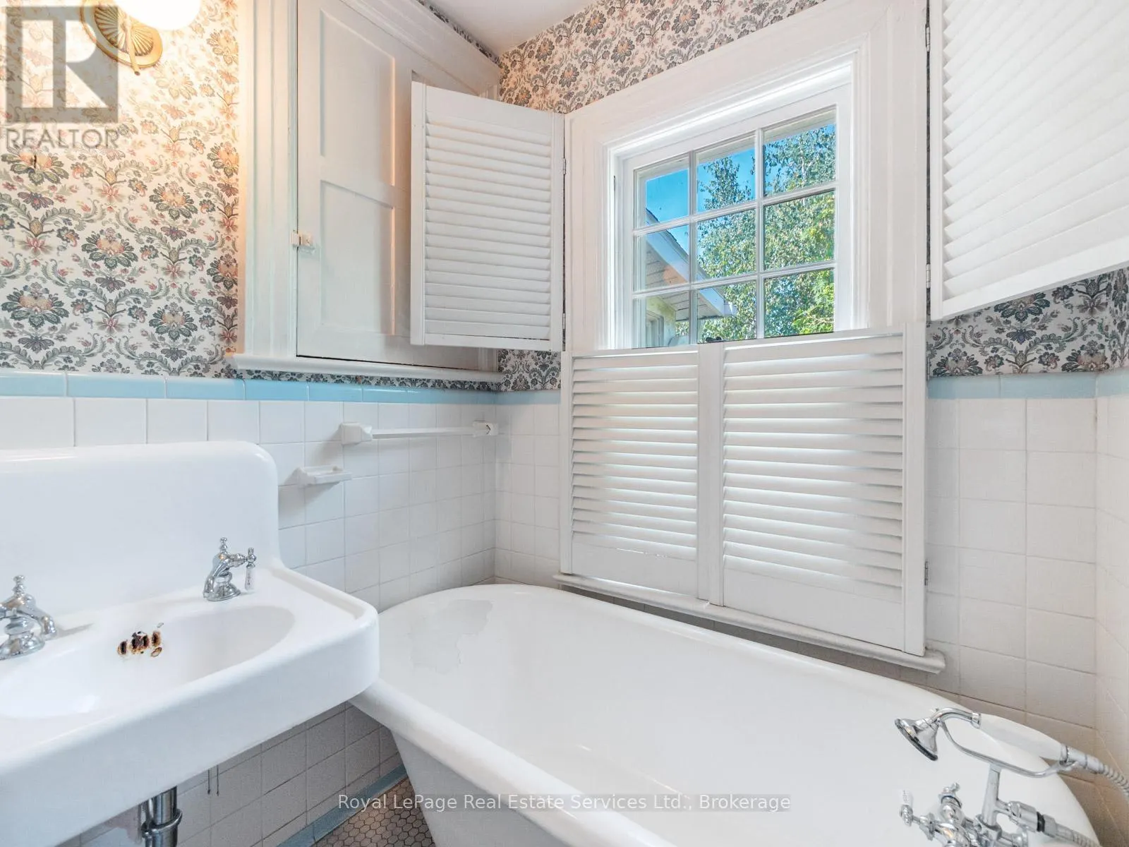 3175 LAKESHORE ROAD W