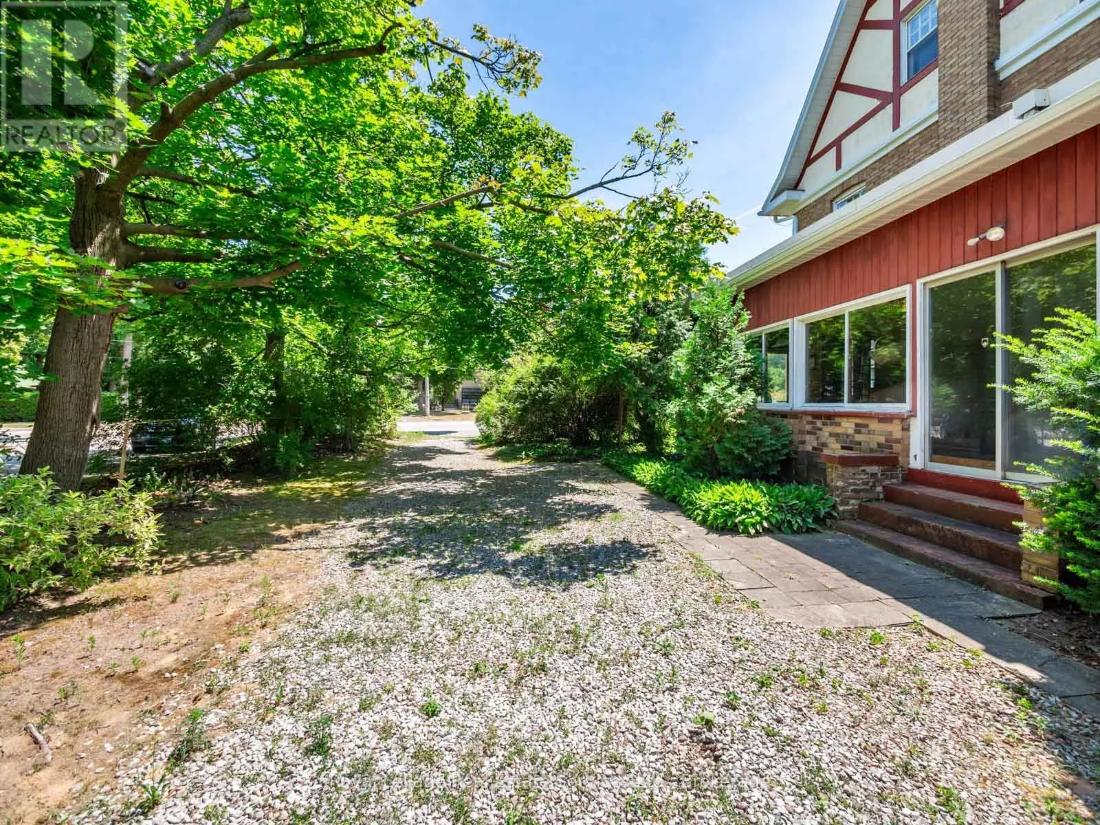 3175 LAKESHORE ROAD W