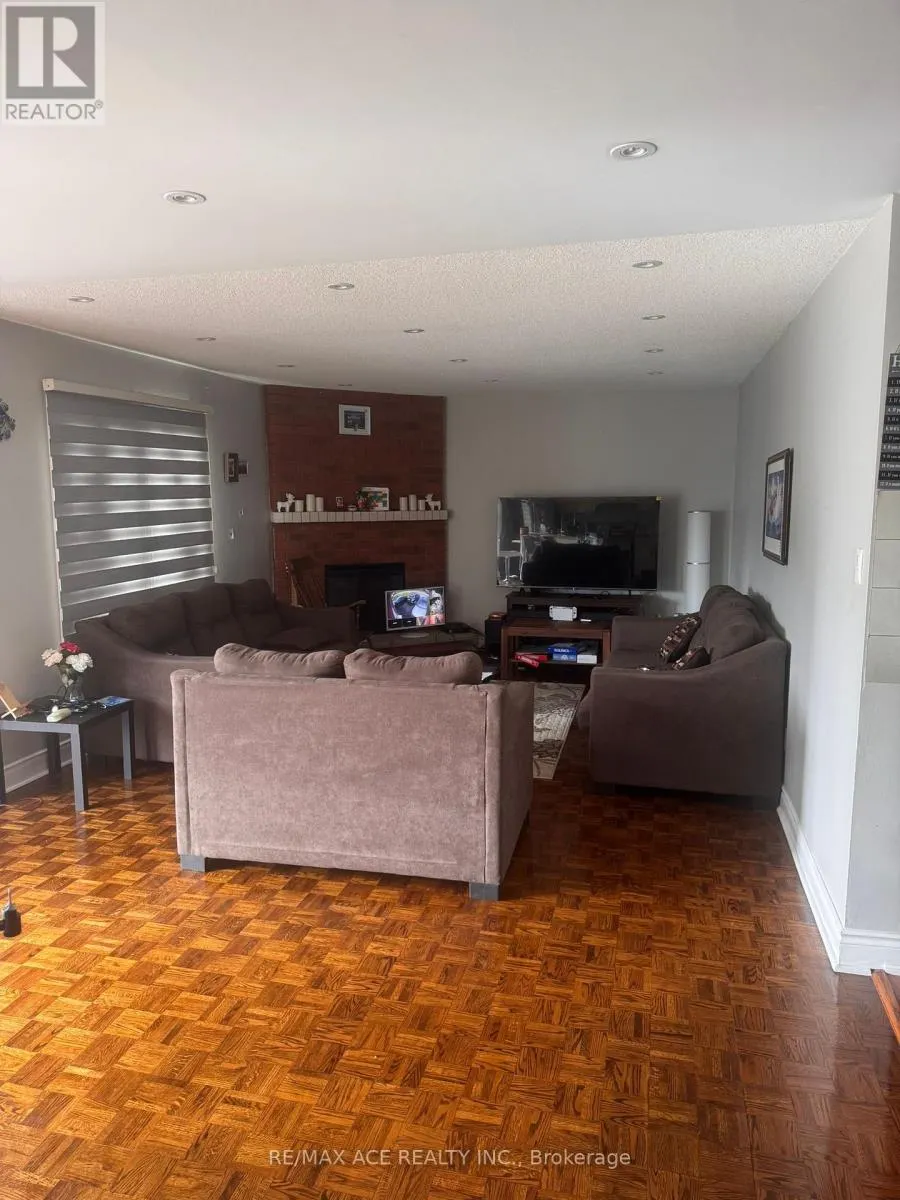 26 BROWNRIDGE COURT N