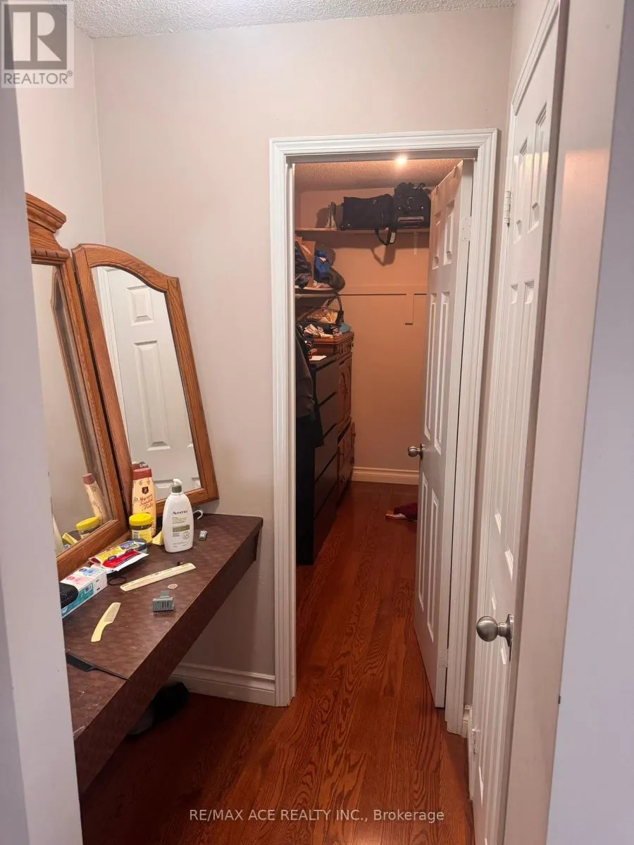 26 BROWNRIDGE COURT N