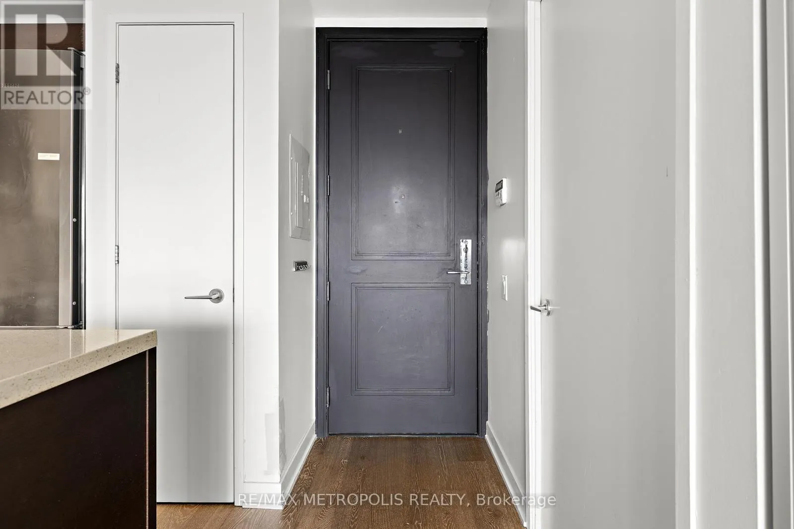 302 - 88 PARK LAWN ROAD