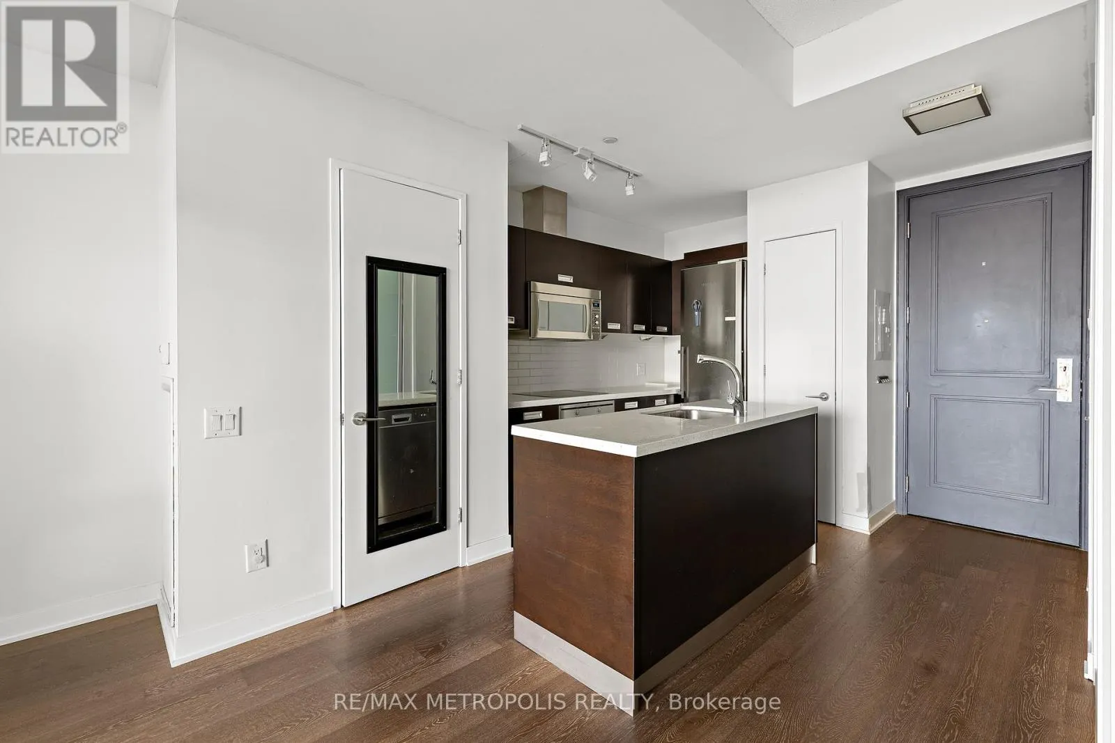 302 - 88 PARK LAWN ROAD