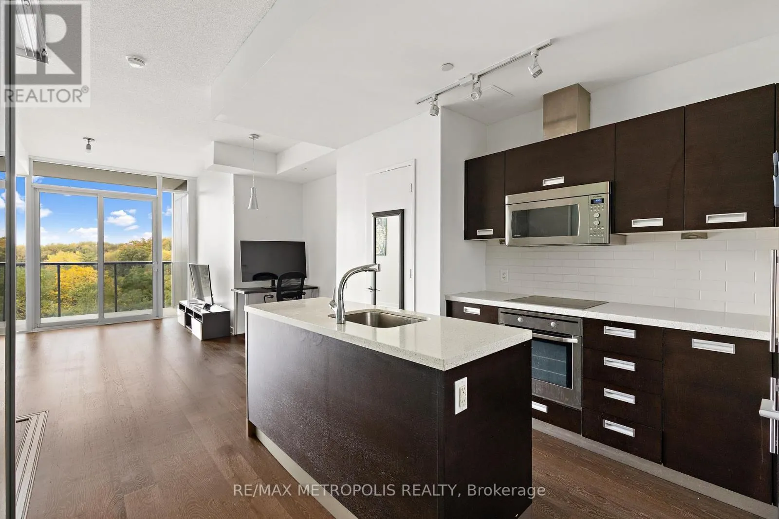 302 - 88 PARK LAWN ROAD