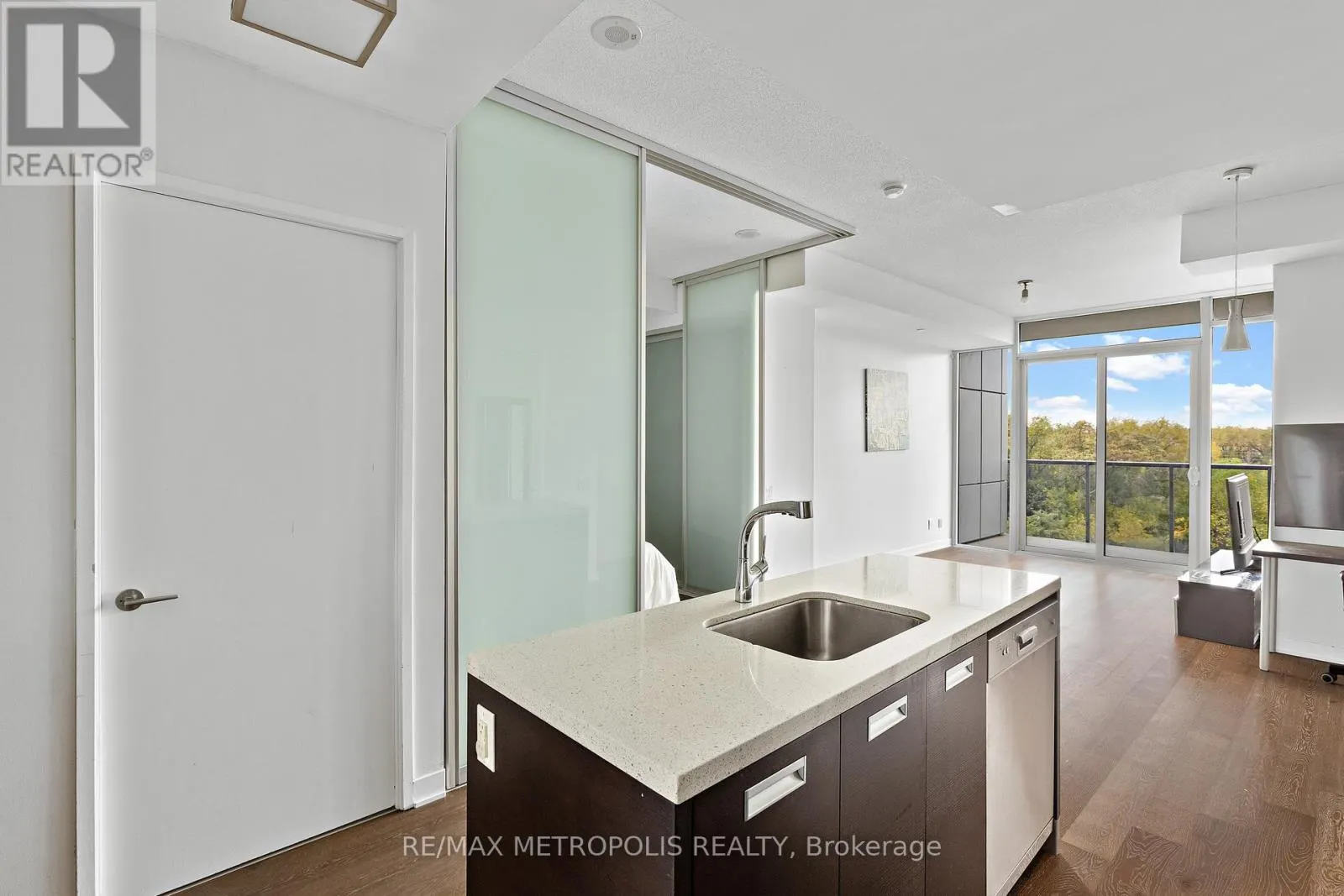 302 - 88 PARK LAWN ROAD