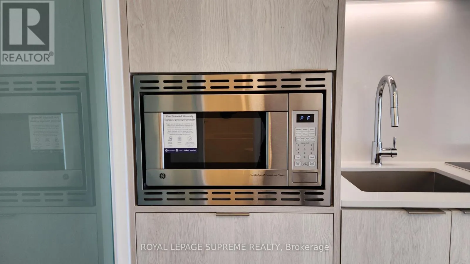 424 - 86 DUNDAS STREET E