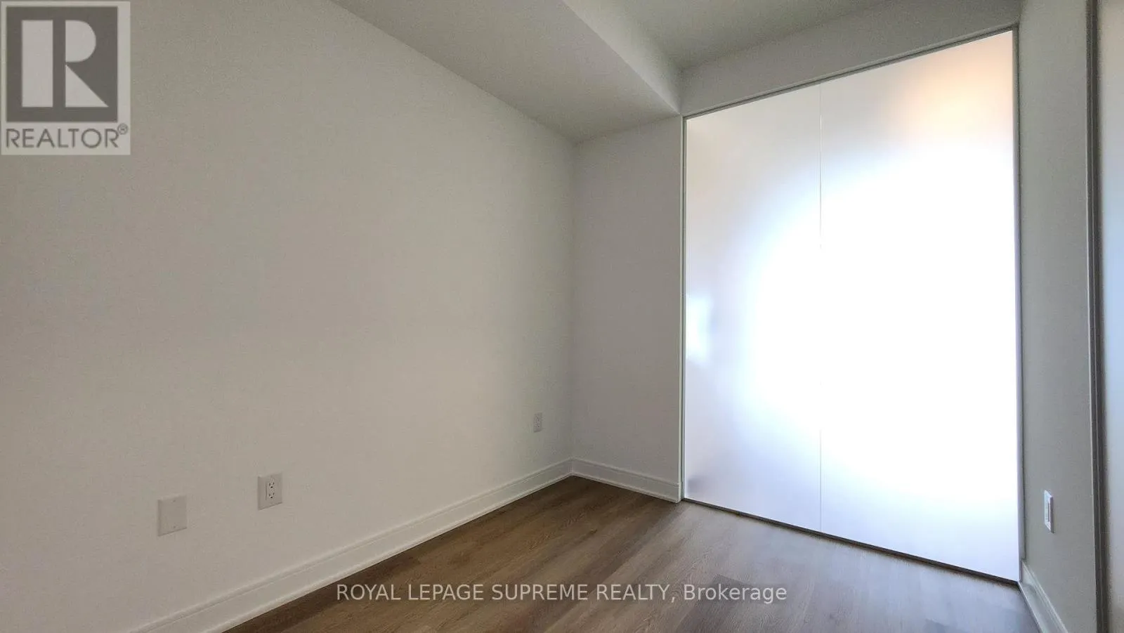 424 - 86 DUNDAS STREET E