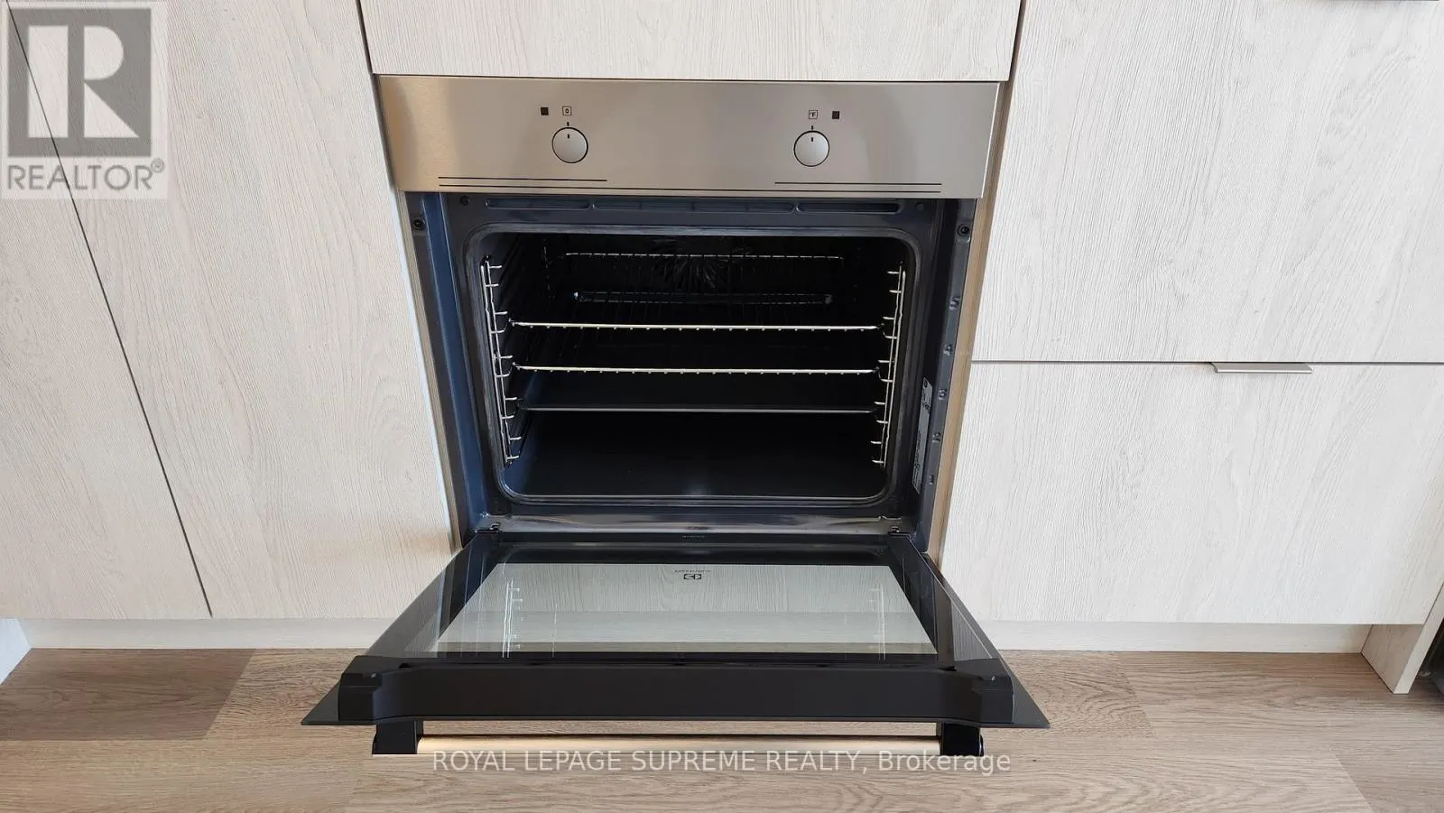 424 - 86 DUNDAS STREET E