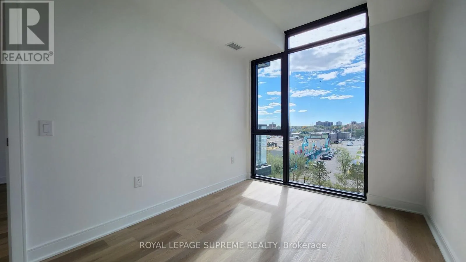 424 - 86 DUNDAS STREET E