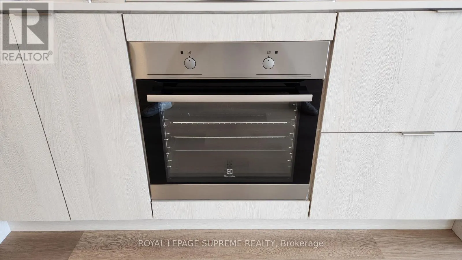 424 - 86 DUNDAS STREET E