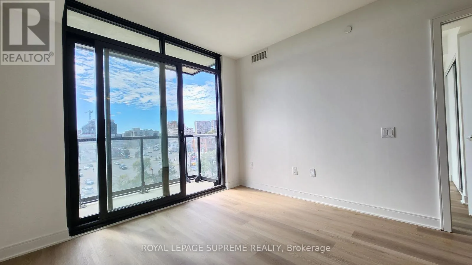 424 - 86 DUNDAS STREET E