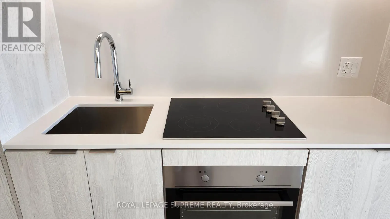 424 - 86 DUNDAS STREET E