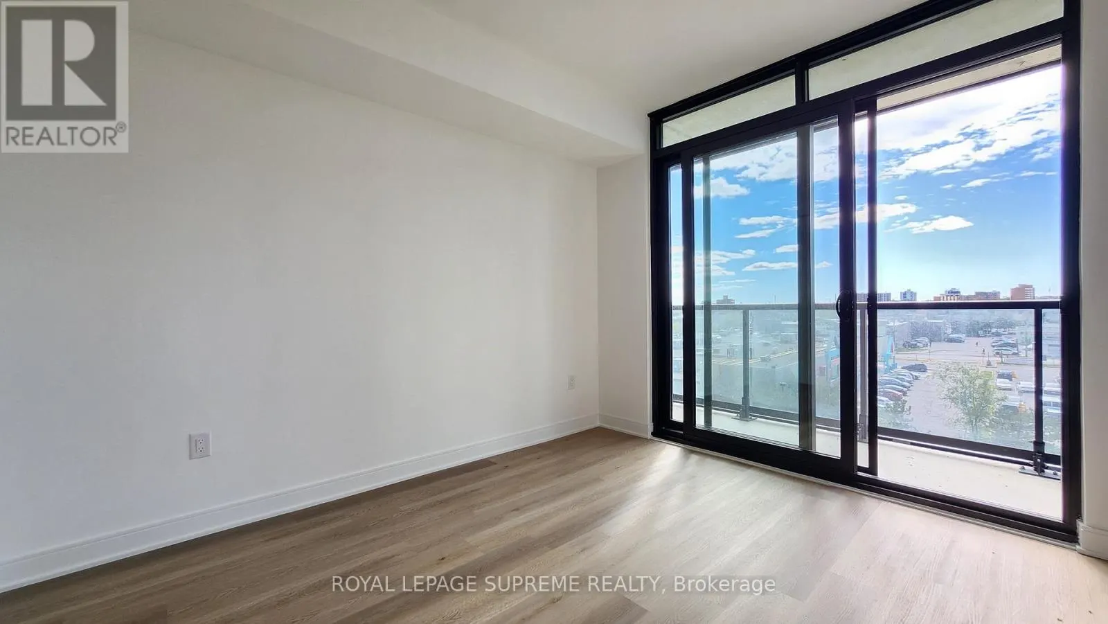 424 - 86 DUNDAS STREET E