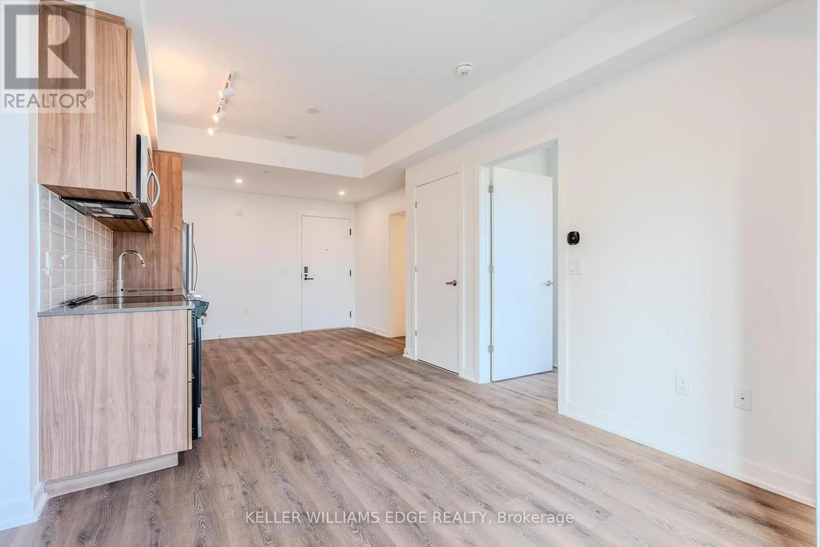 202 - 720 WHITLOCK AVENUE