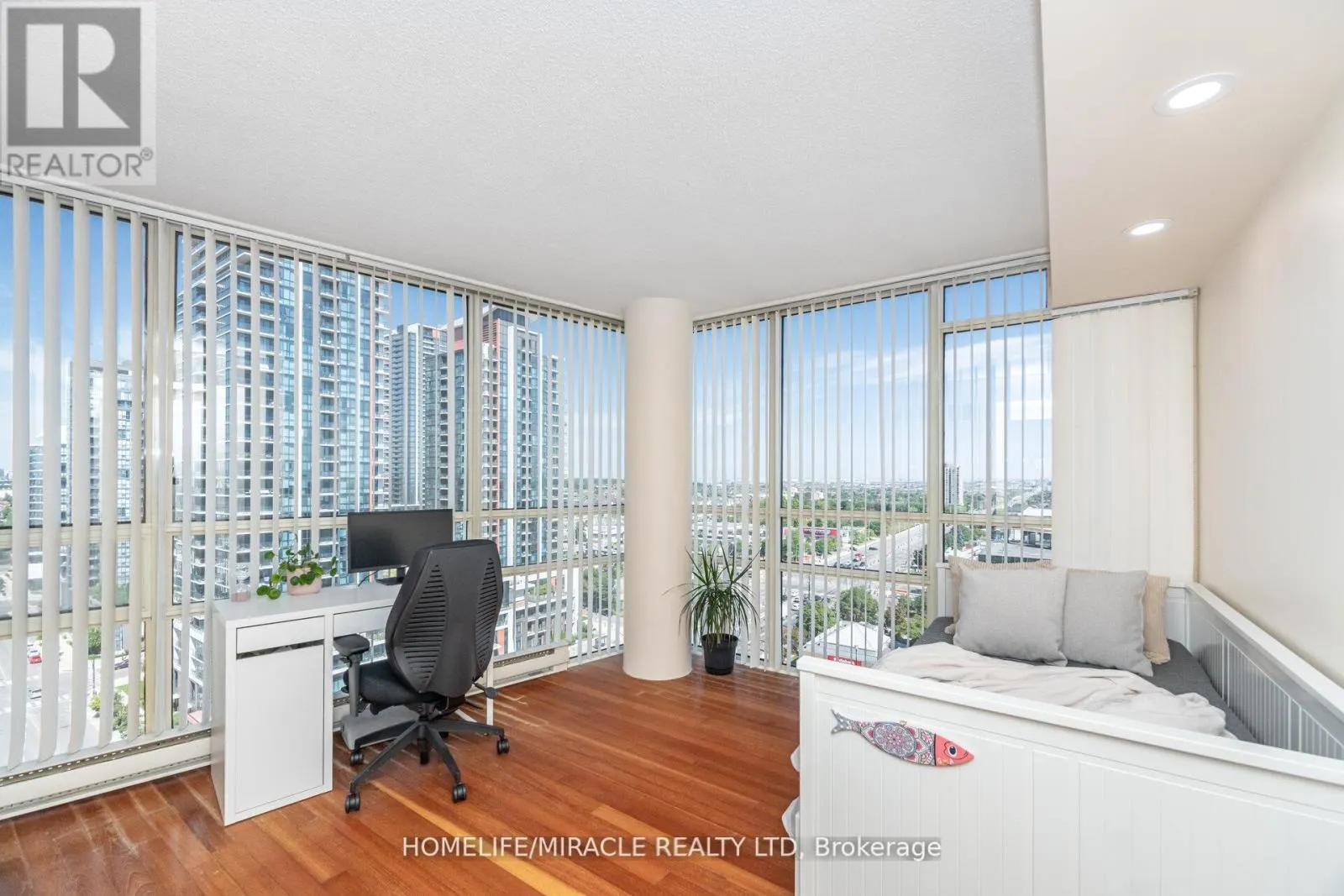 1701 - 50 EGLINTON AVE W