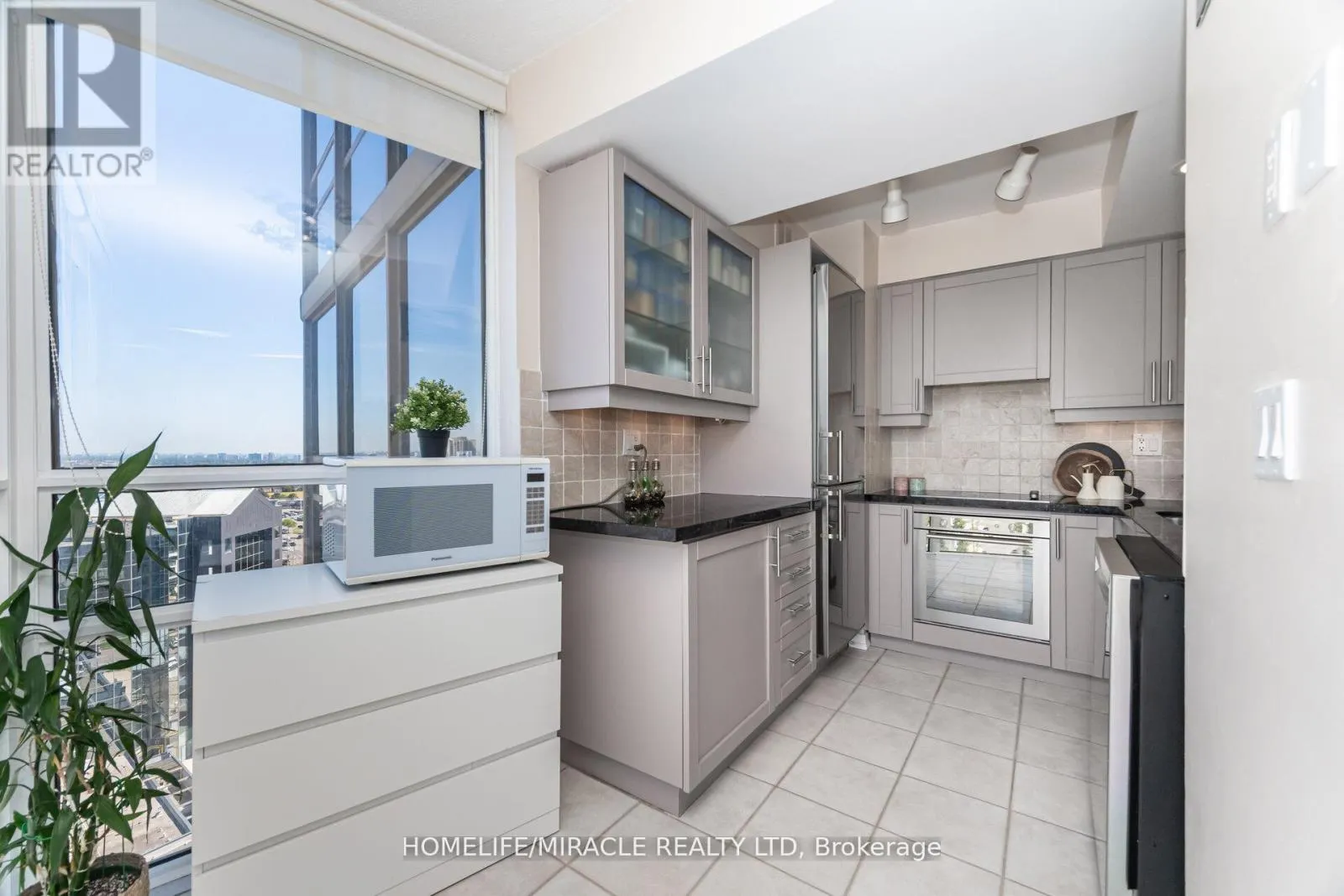 1701 - 50 EGLINTON AVE W