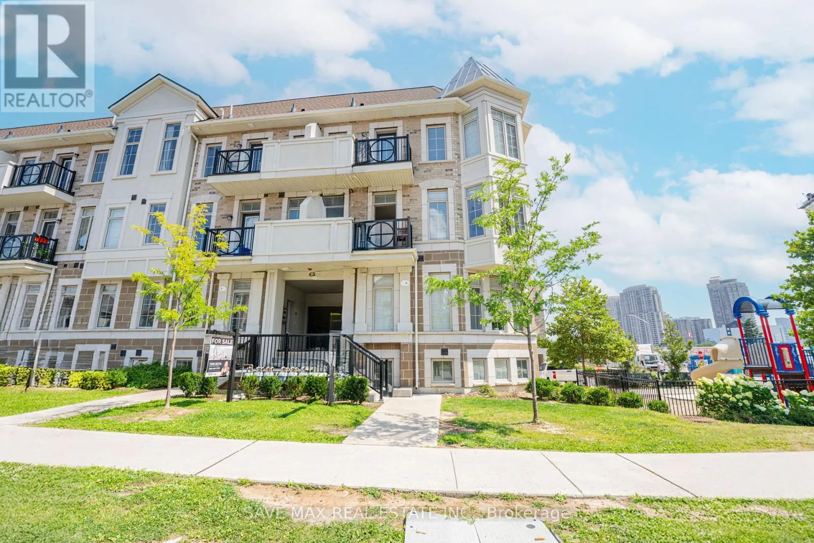 2 - 62 PRESTON MEADOW AVENUE NE