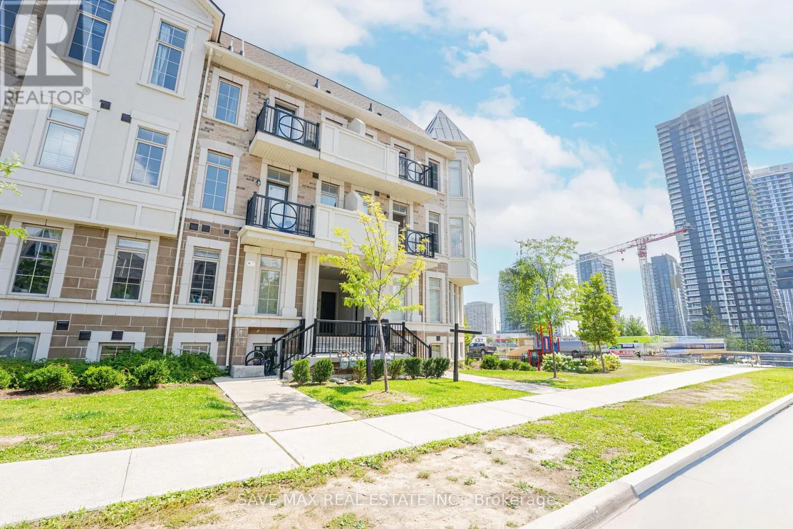 2 - 62 PRESTON MEADOW AVENUE NE