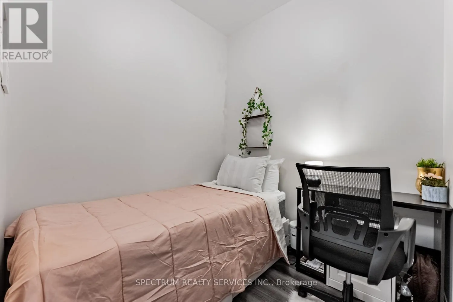 531 - 102 GROVEWOOD COMMON