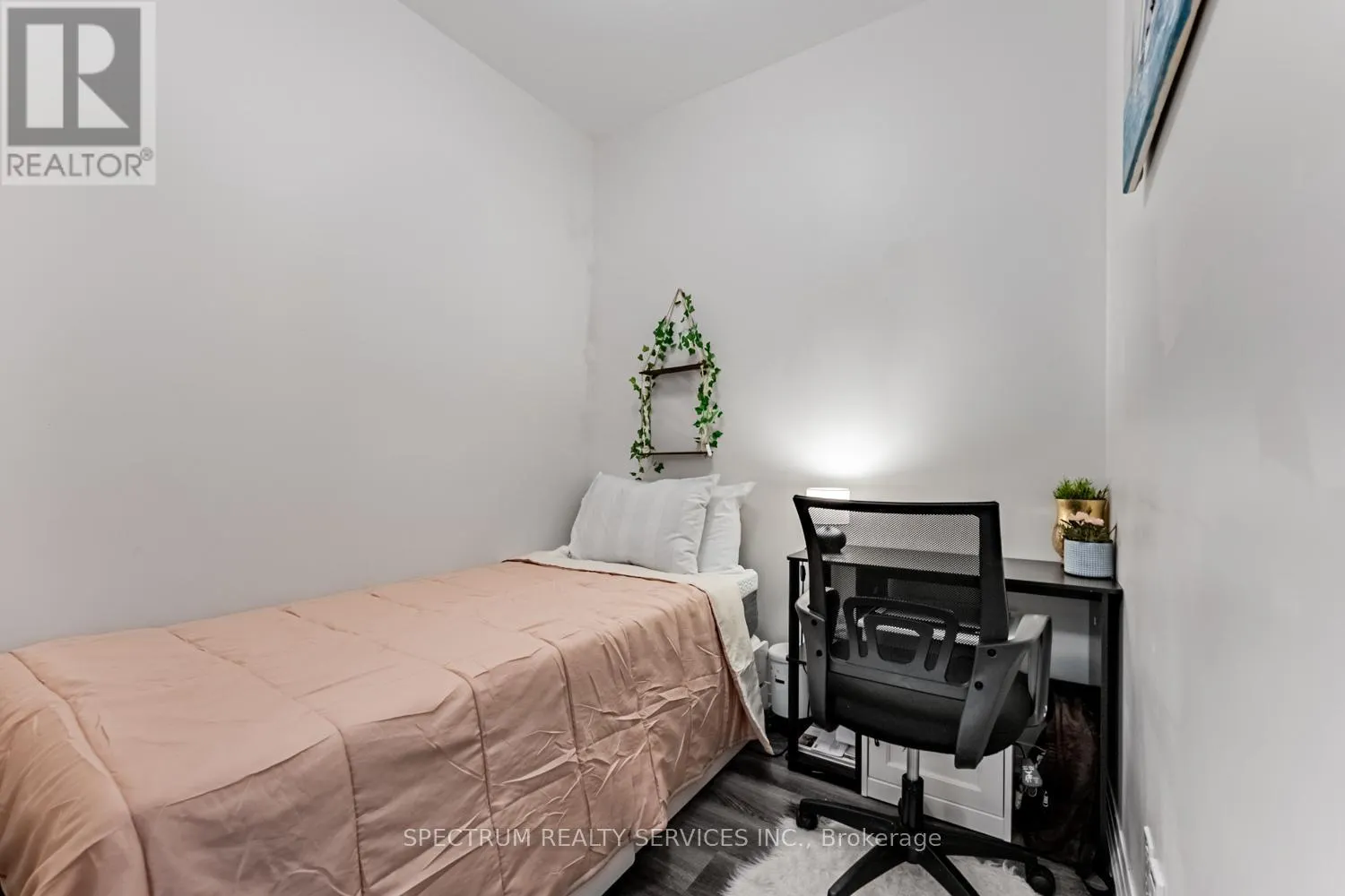 531 - 102 GROVEWOOD COMMON