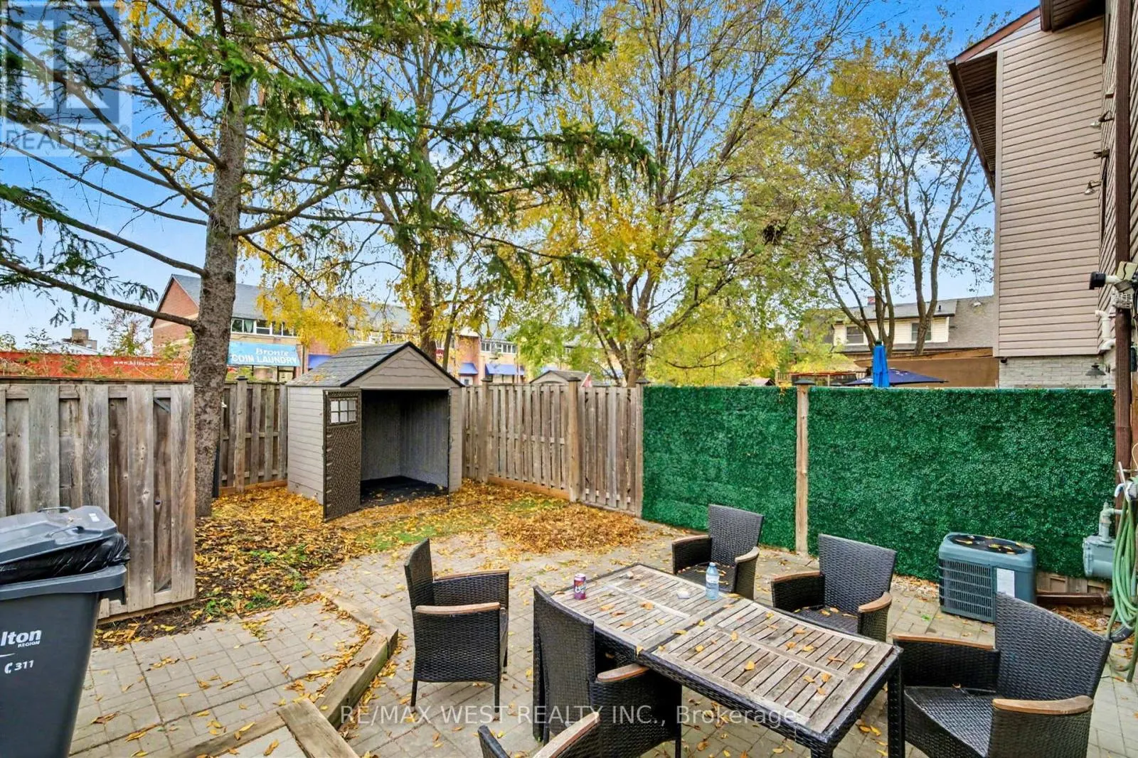 8 - 64 BRONTE STREET S