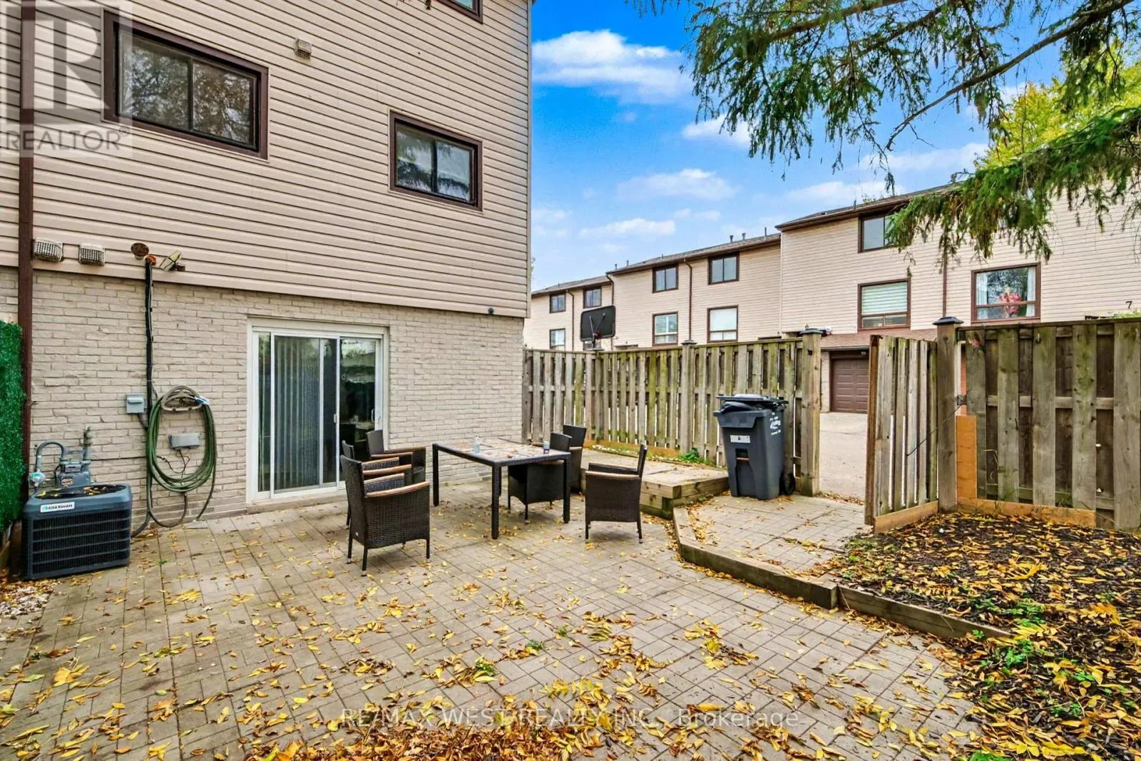 8 - 64 BRONTE STREET S