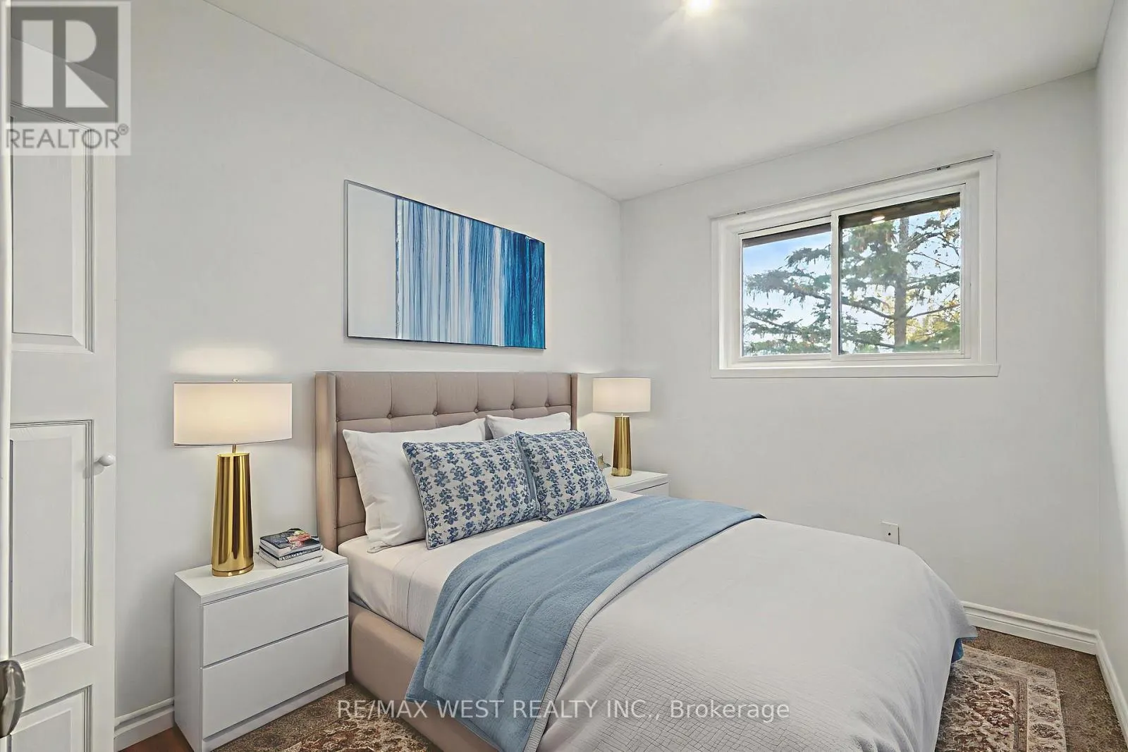 8 - 64 BRONTE STREET S