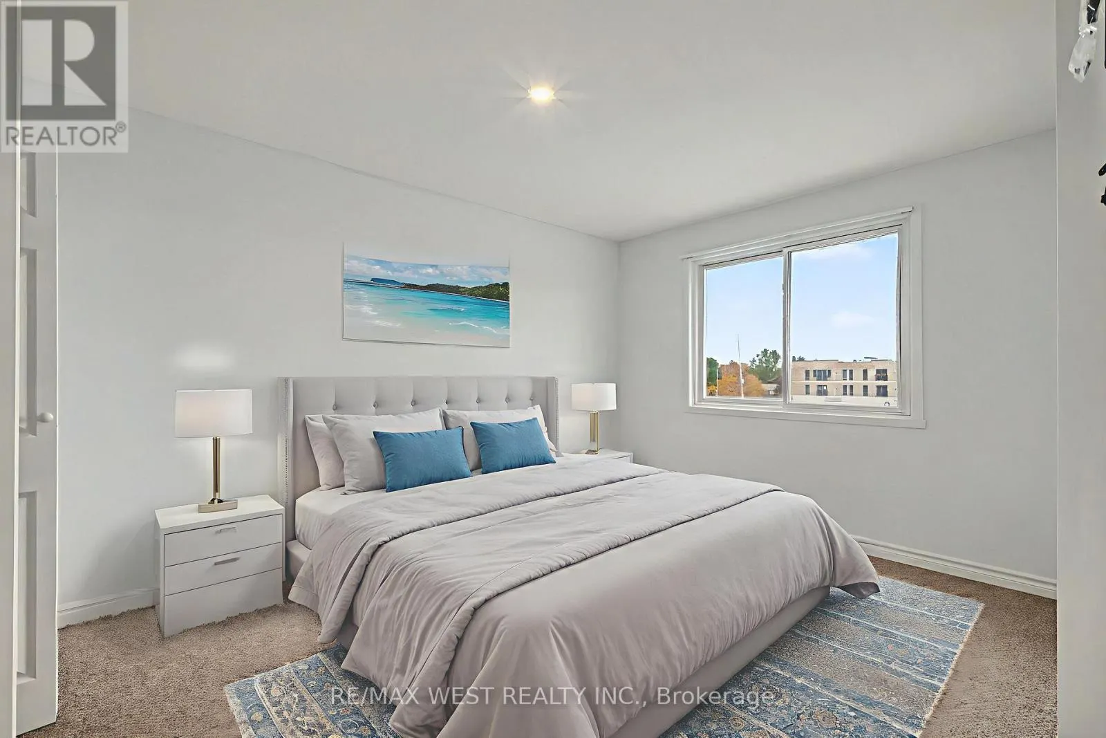 8 - 64 BRONTE STREET S