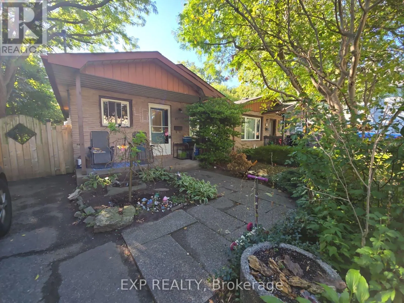 MAIN LEVEL - 89 WELLINGTON STREET E