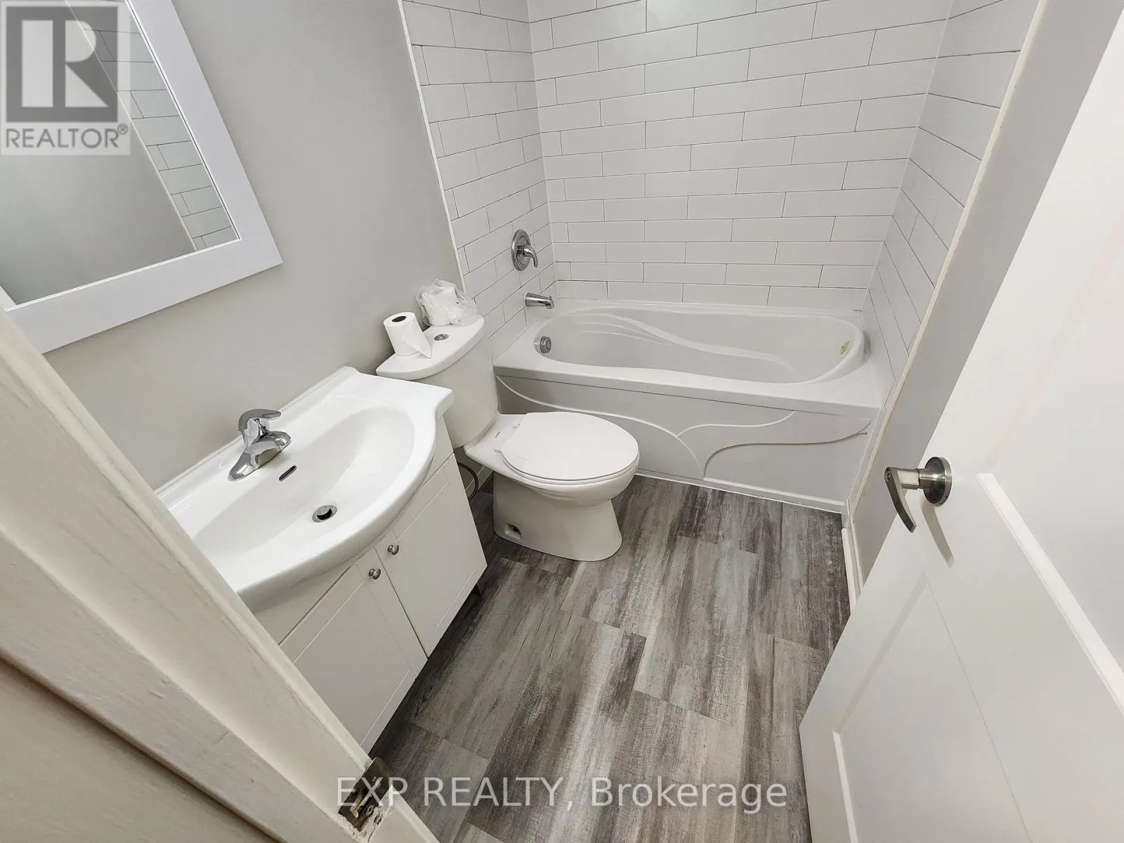 MAIN LEVEL - 89 WELLINGTON STREET E