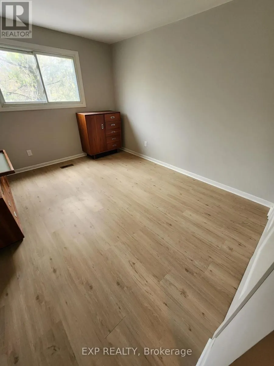 MAIN LEVEL - 89 WELLINGTON STREET E