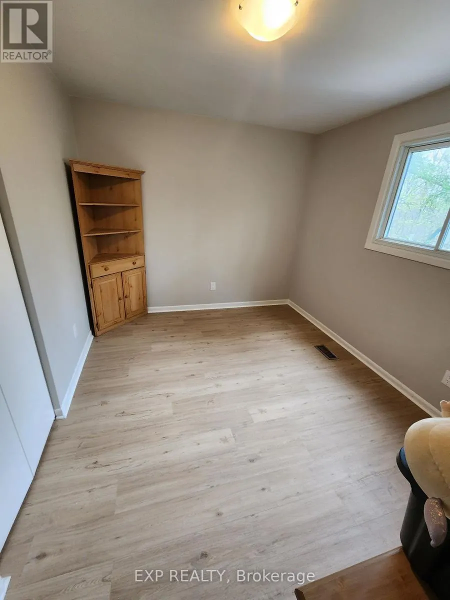 MAIN LEVEL - 89 WELLINGTON STREET E