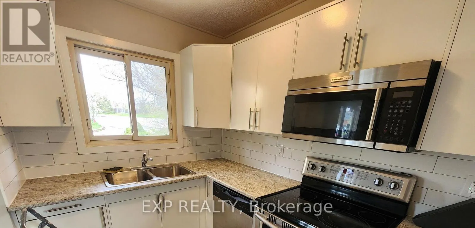 MAIN LEVEL - 89 WELLINGTON STREET E