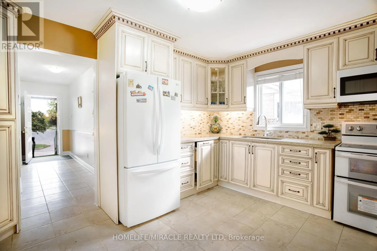 409 - 3353 MARTINS PINE CRESCENT