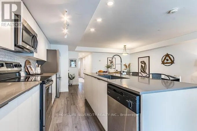 104 - 3058 SIXTH LINE