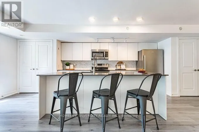 104 - 3058 SIXTH LINE