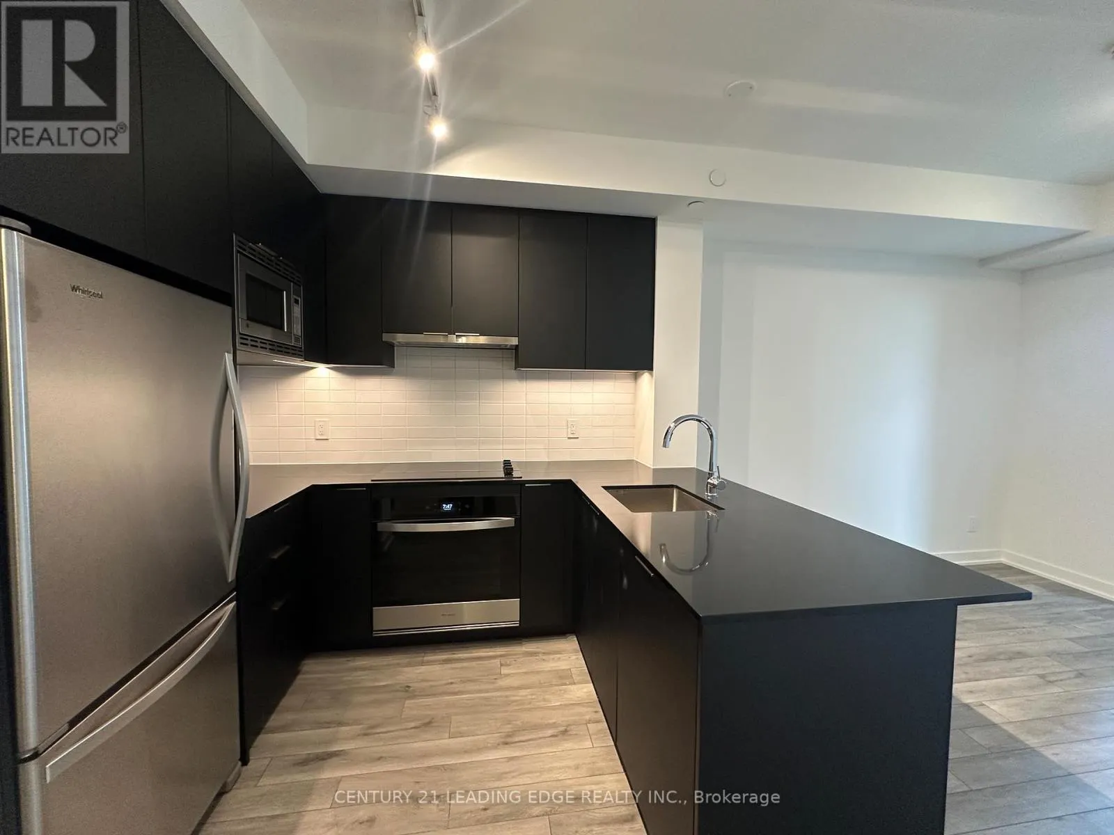 610 - 3071 TRAFALGAR ROAD