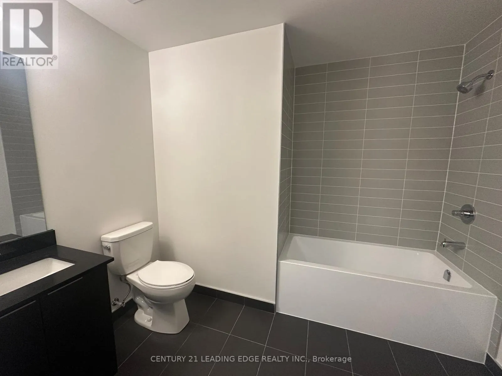 610 - 3071 TRAFALGAR ROAD