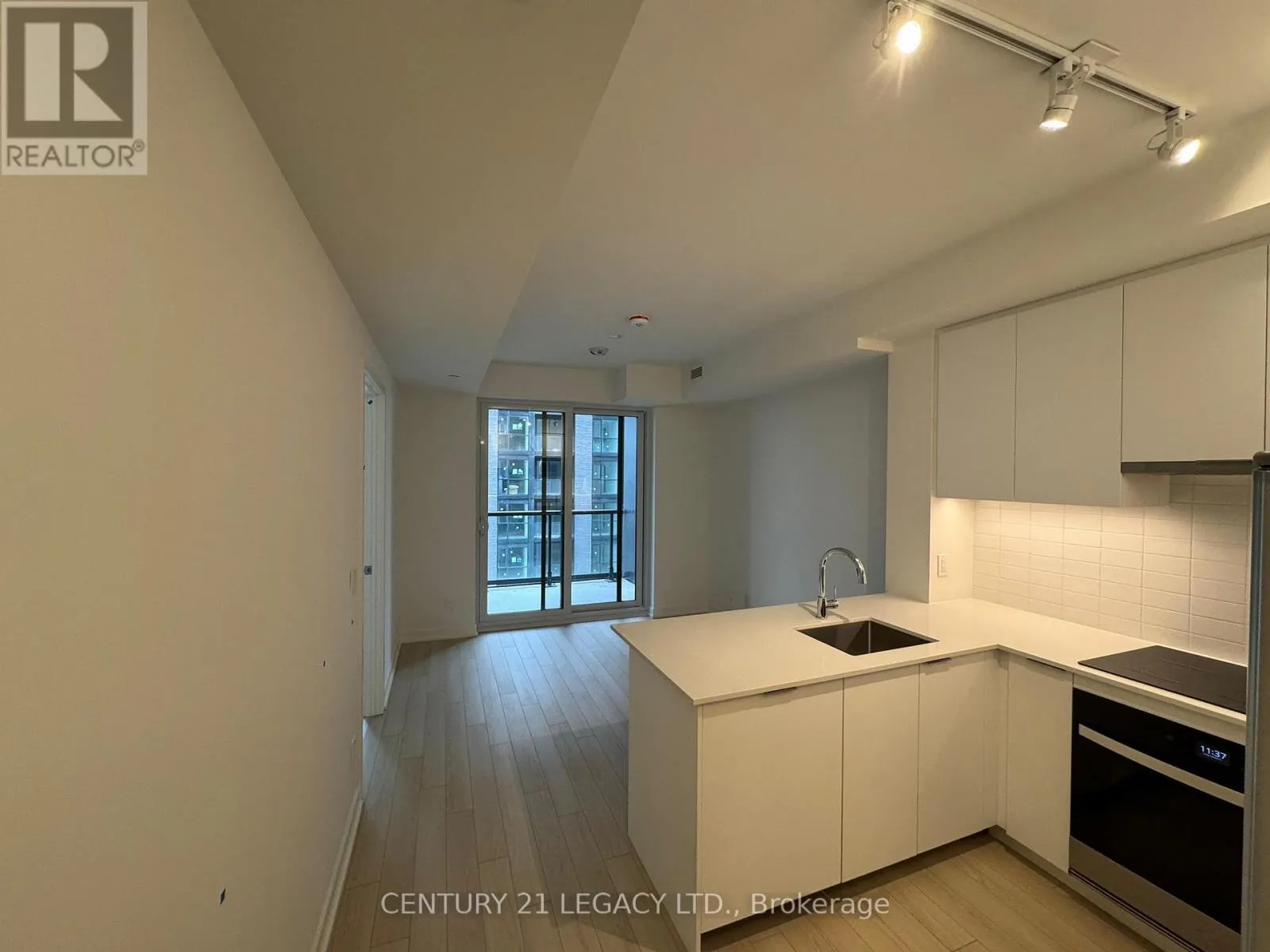 1310 - 3079 TRAFALGAR RD ROAD