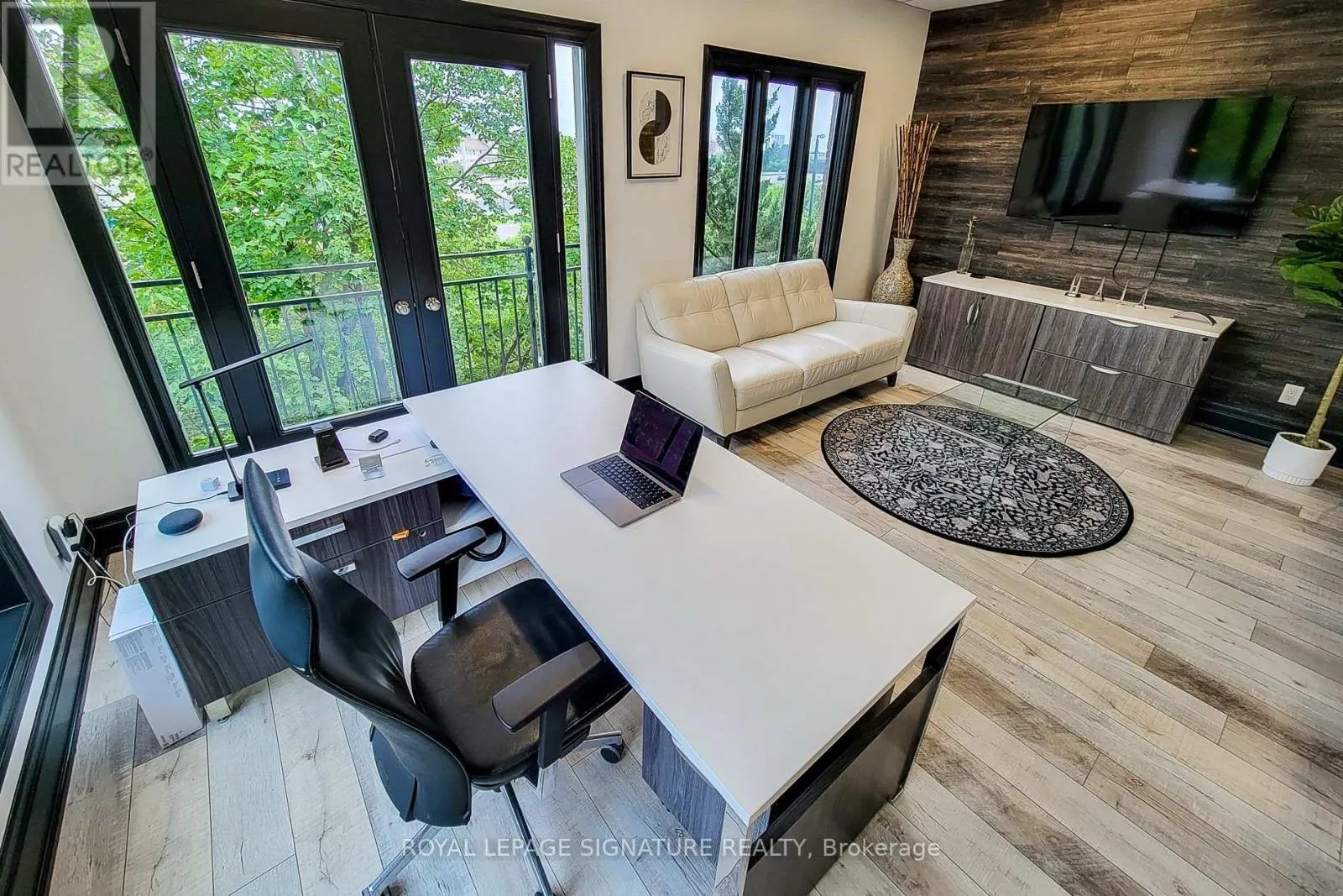 300 - 414 NORTH SERVICE ROAD E