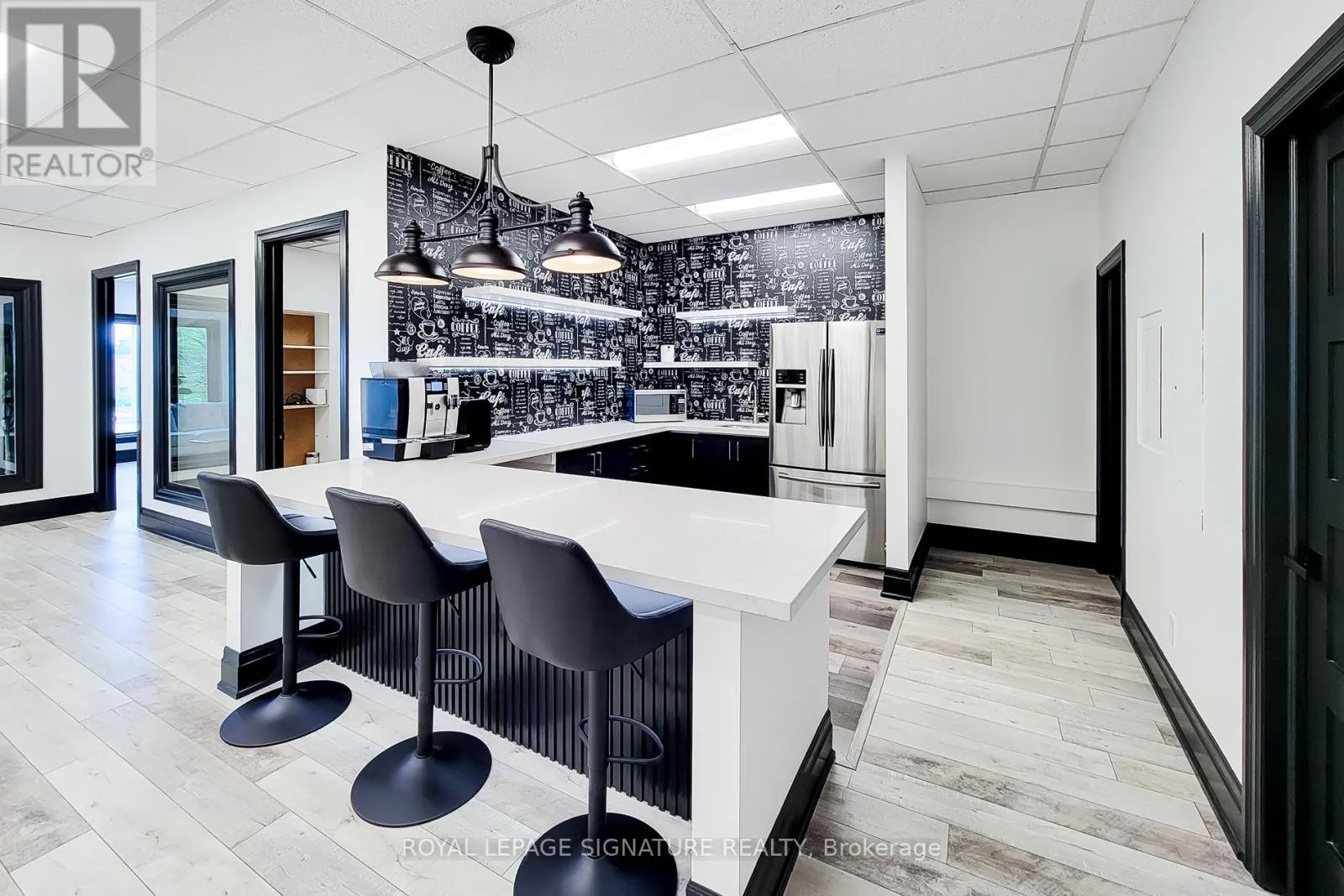 300 - 414 NORTH SERVICE ROAD E