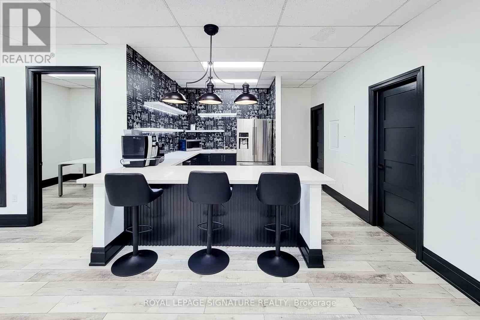 300 - 414 NORTH SERVICE ROAD E