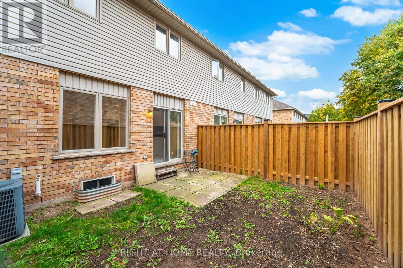 2 - 1283 BLANSHARD DRIVE