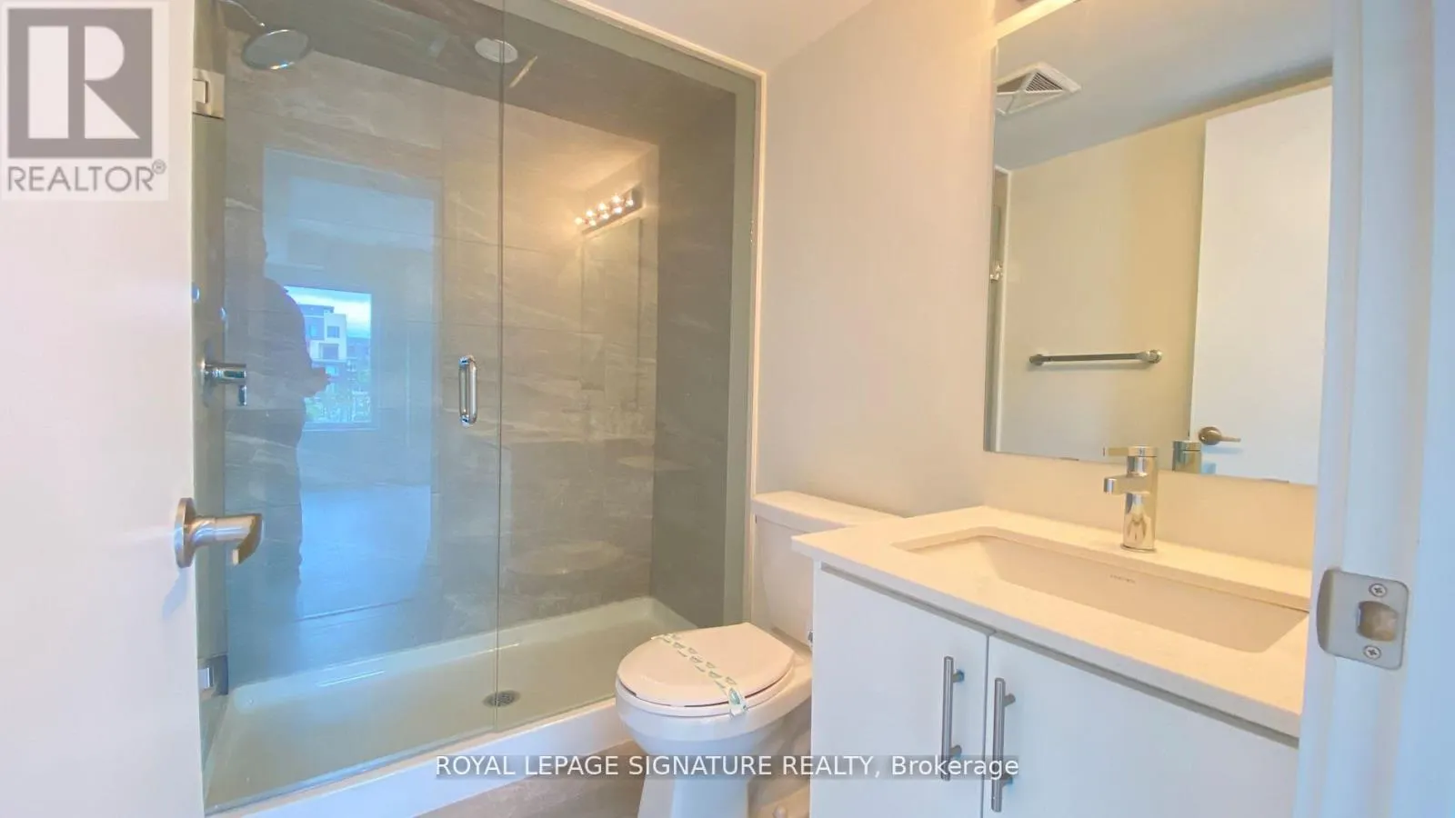 4 - 3566 COLONIAL DRIVE