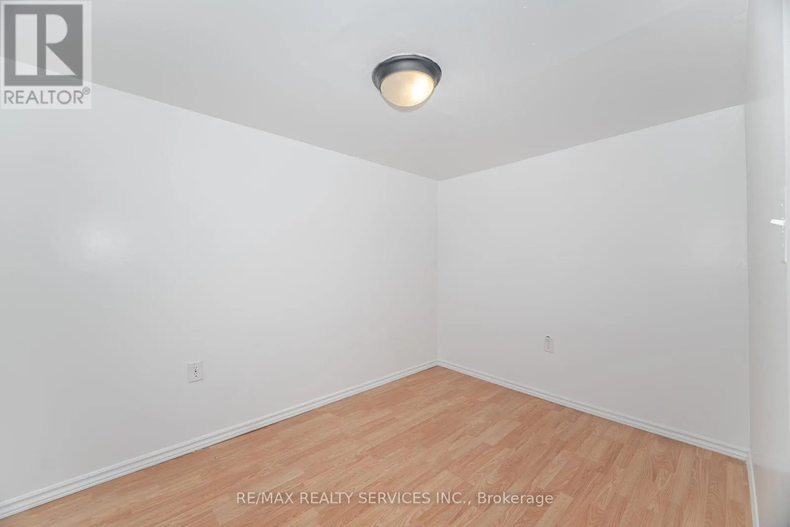 20 GREENHILLS SQUARE