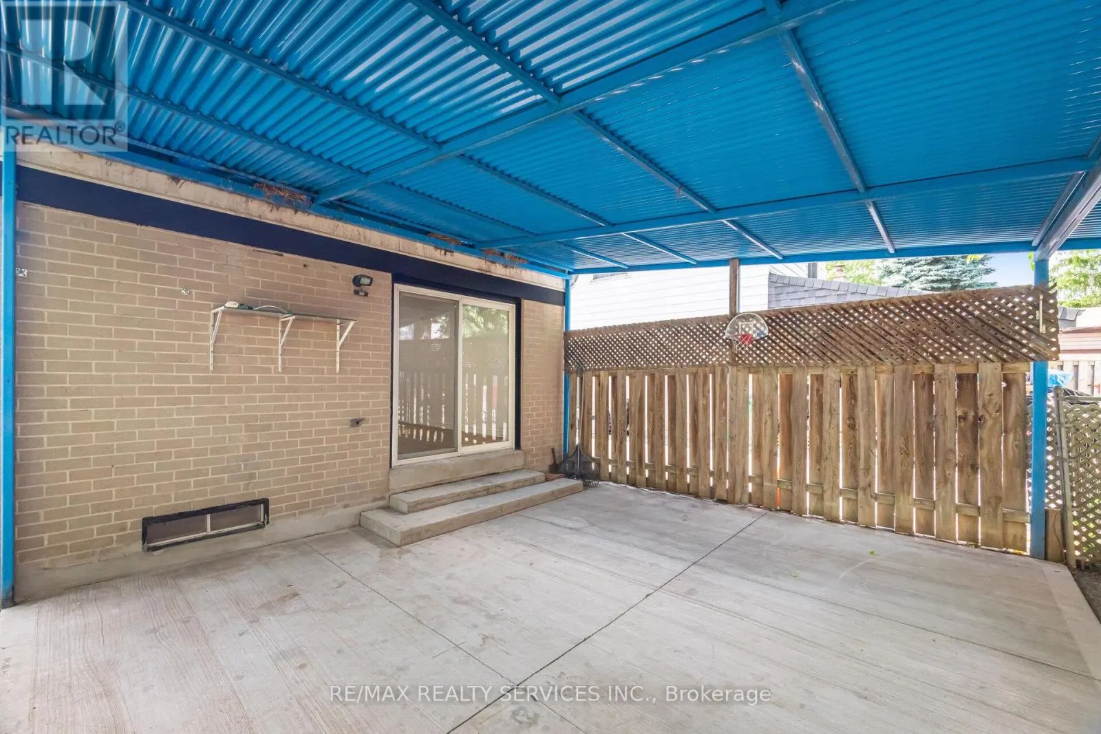 20 GREENHILLS SQUARE