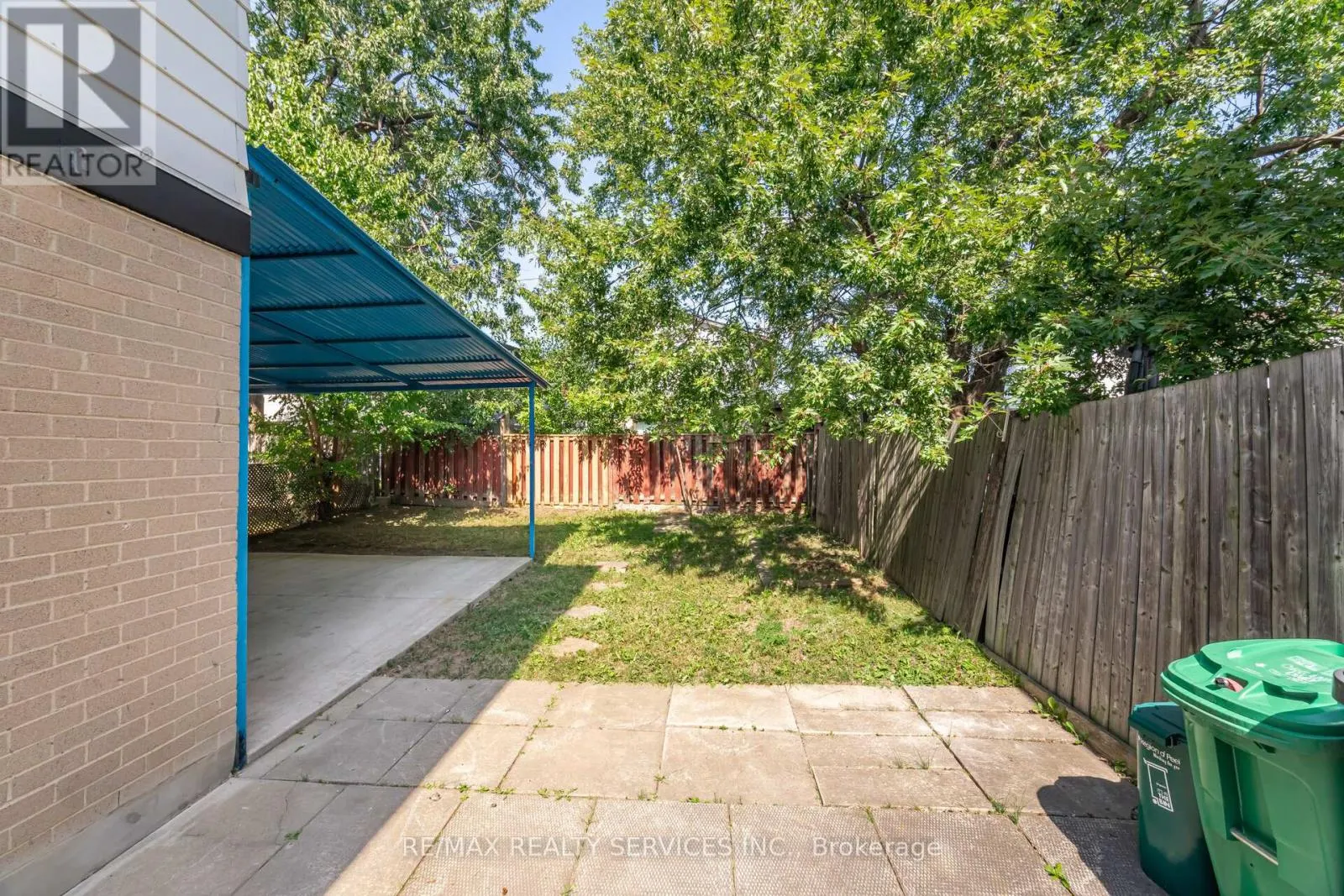 20 GREENHILLS SQUARE