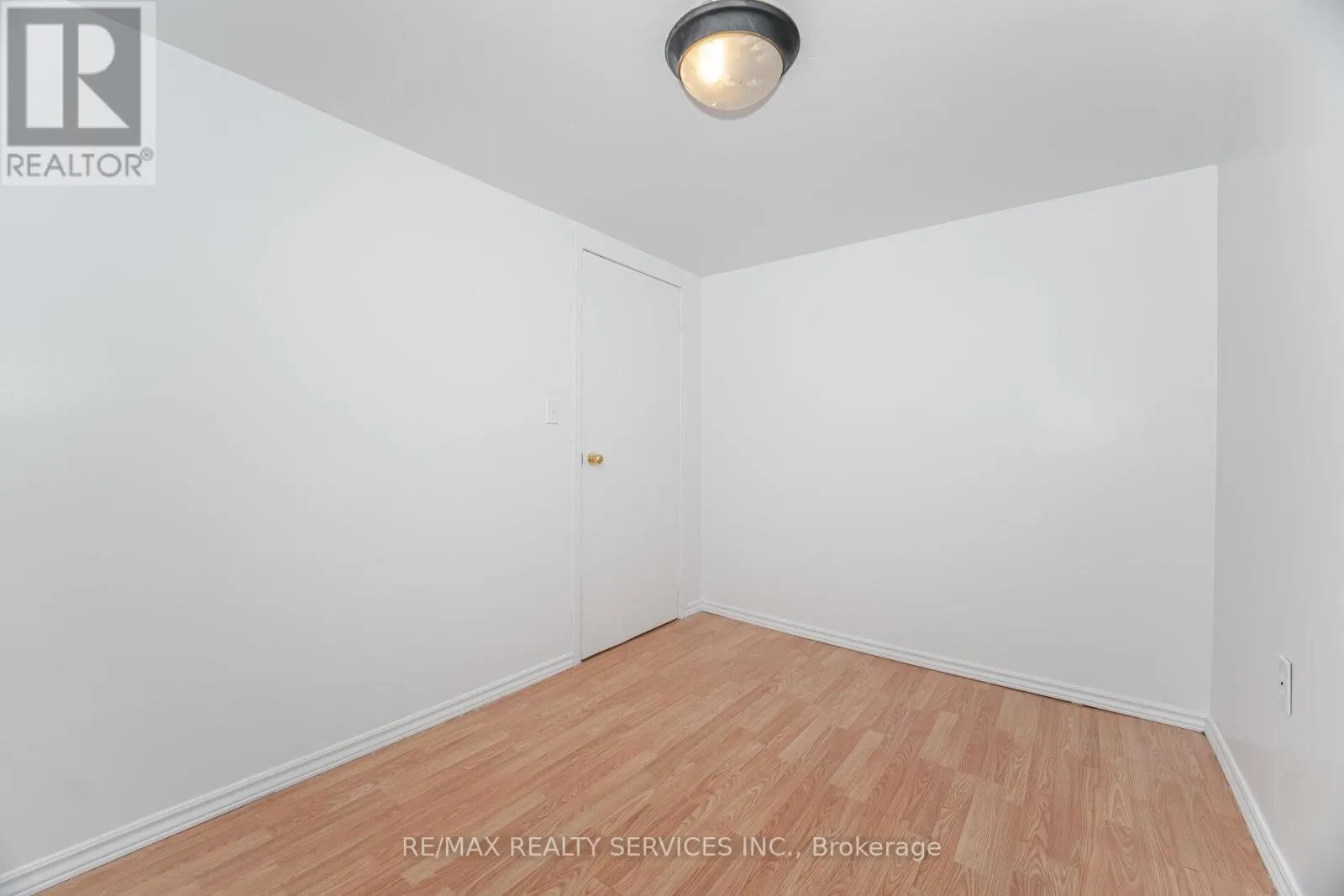 20 GREENHILLS SQUARE