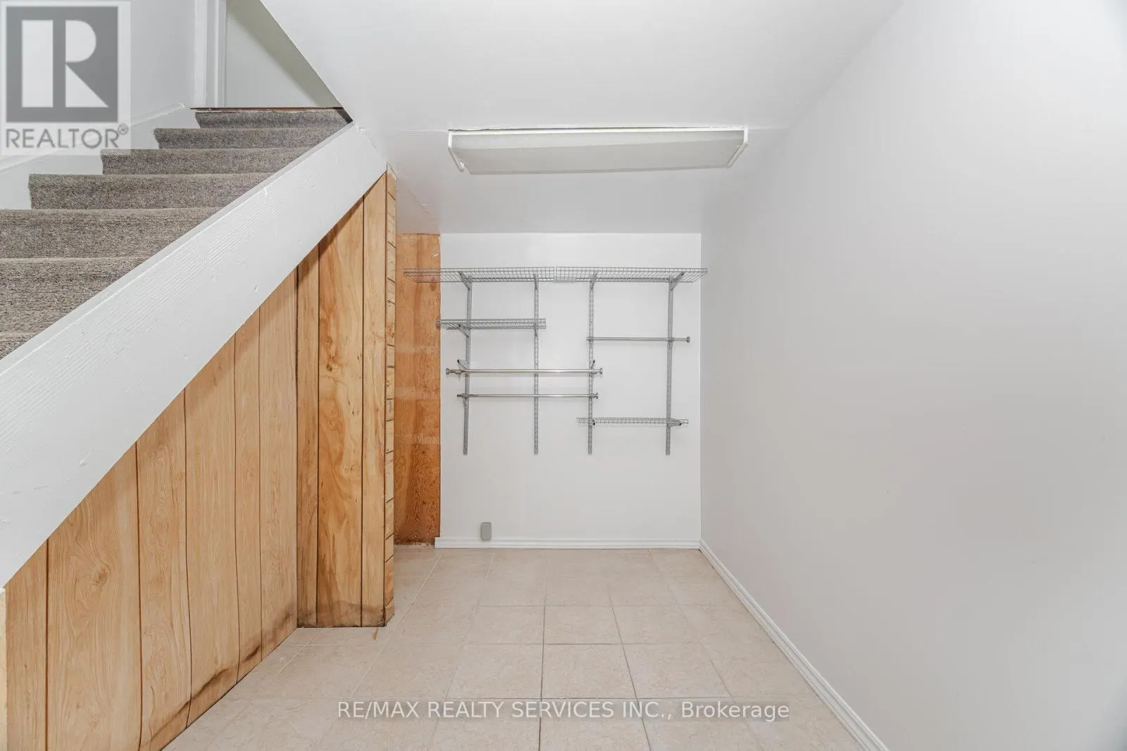 20 GREENHILLS SQUARE