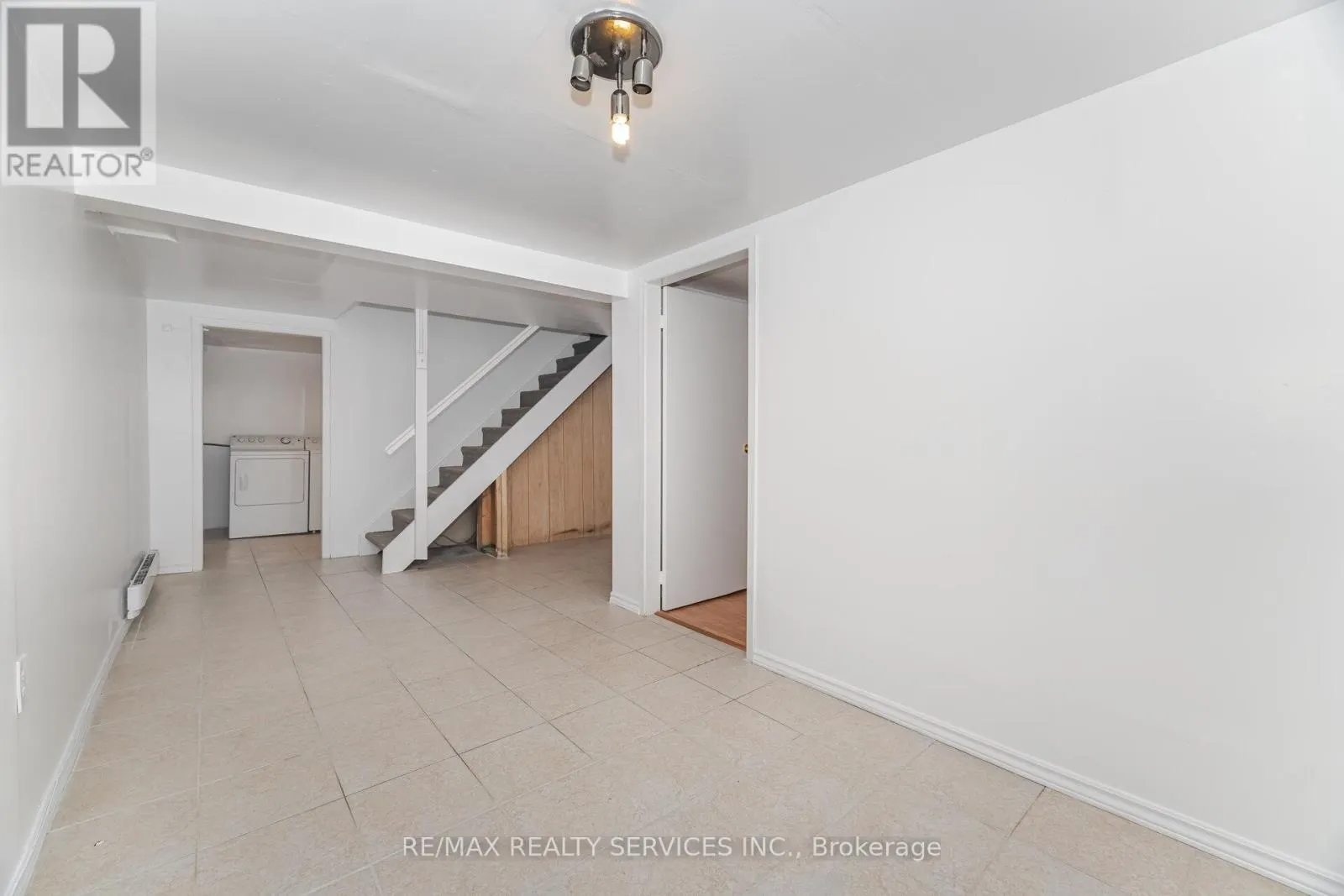 20 GREENHILLS SQUARE